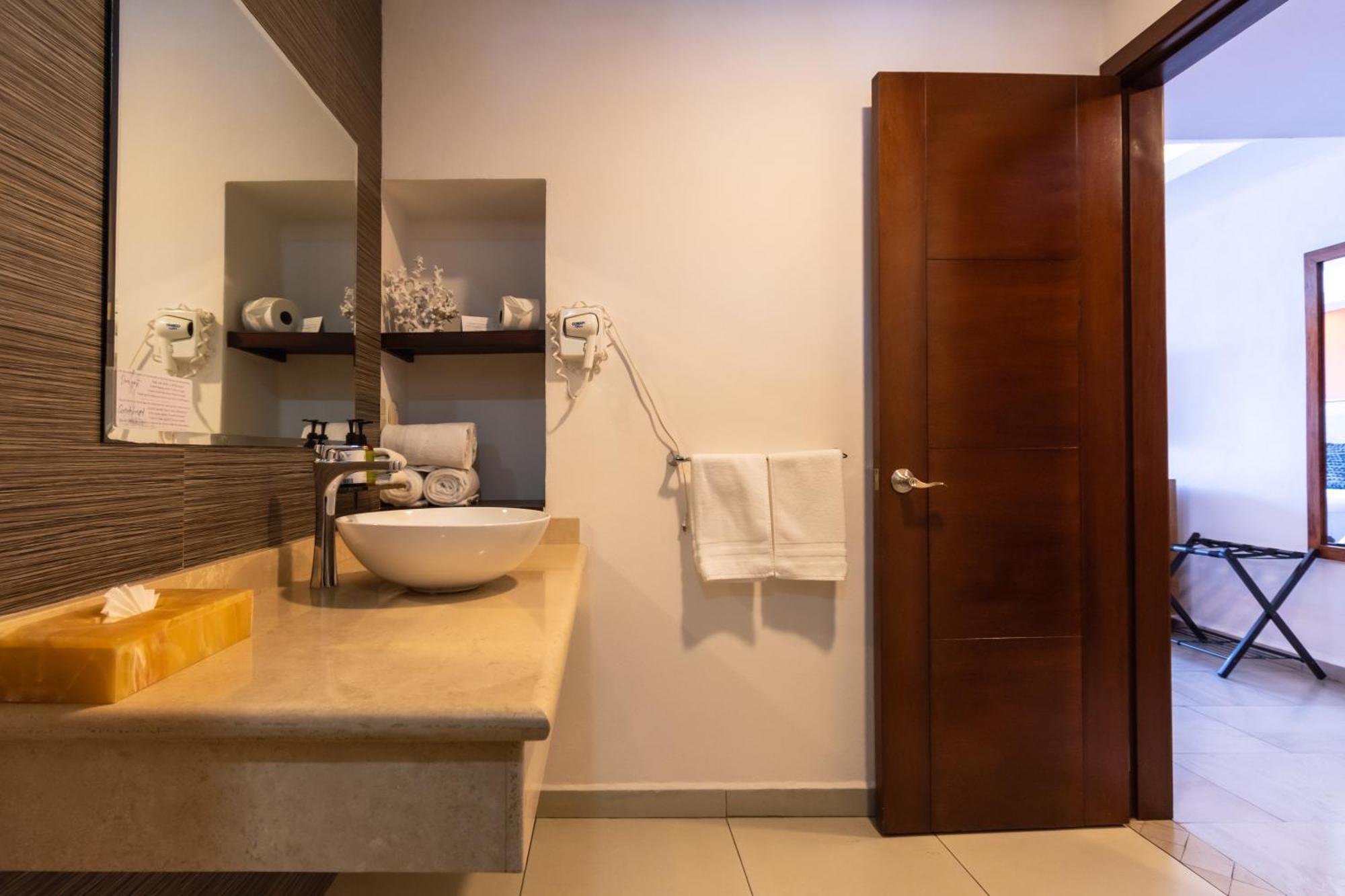 The Paramar Beachfront Boutique With Breakfast Included - Downtown Malecon 4* Puerto Vallarta