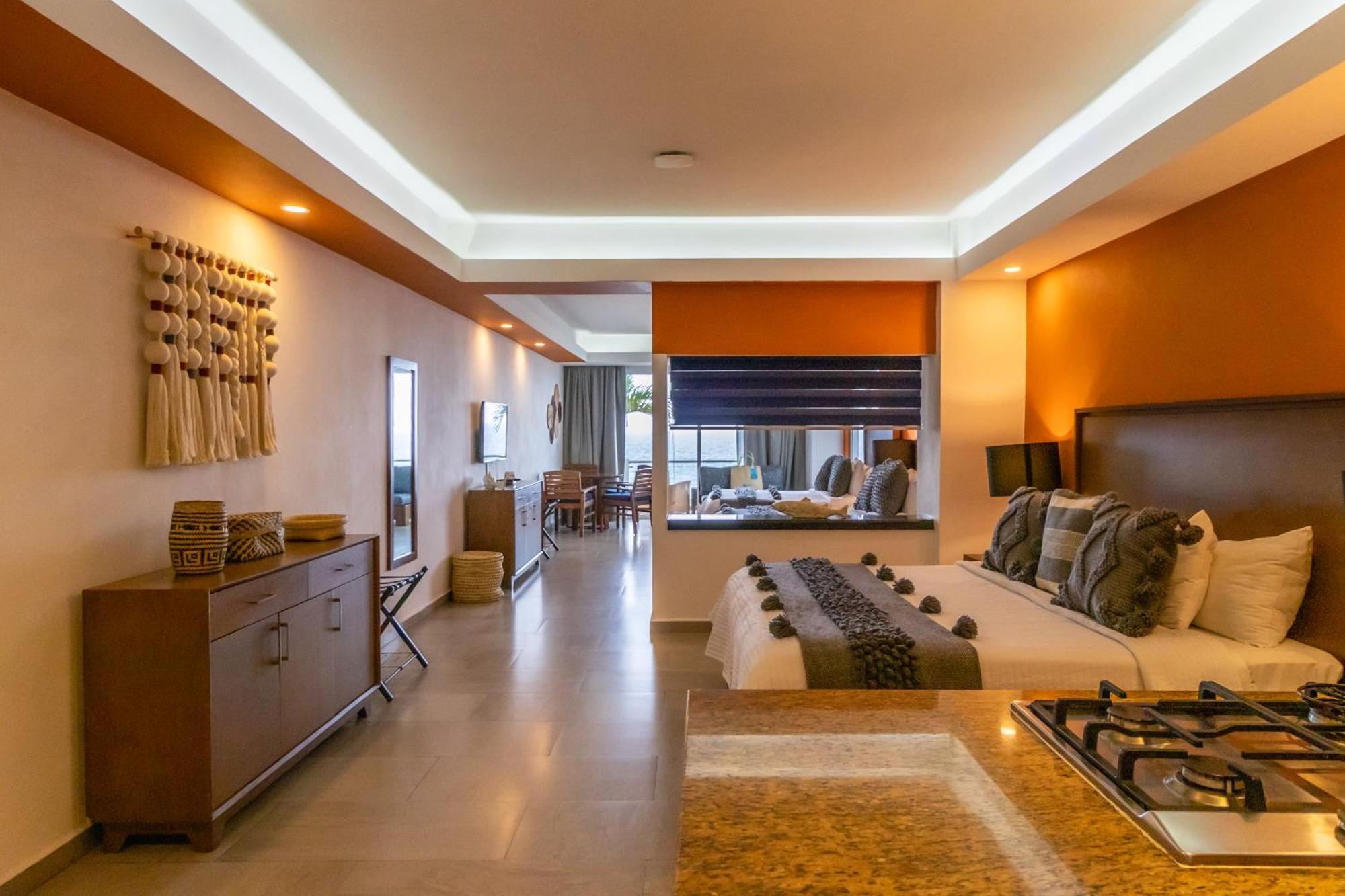 The Paramar Beachfront Boutique With Breakfast Included - Downtown Malecon