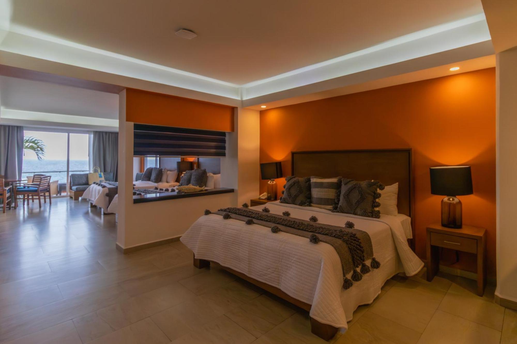 The Paramar Beachfront Boutique With Breakfast Included - Downtown Malecon Puerto Vallarta