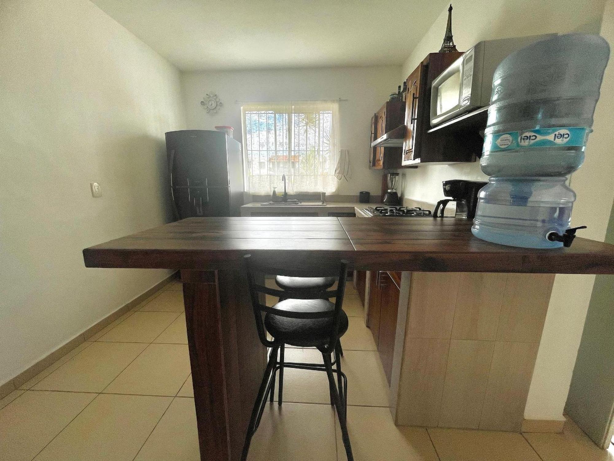 Modern Pool Side, 3 Bdrm House With Parking *