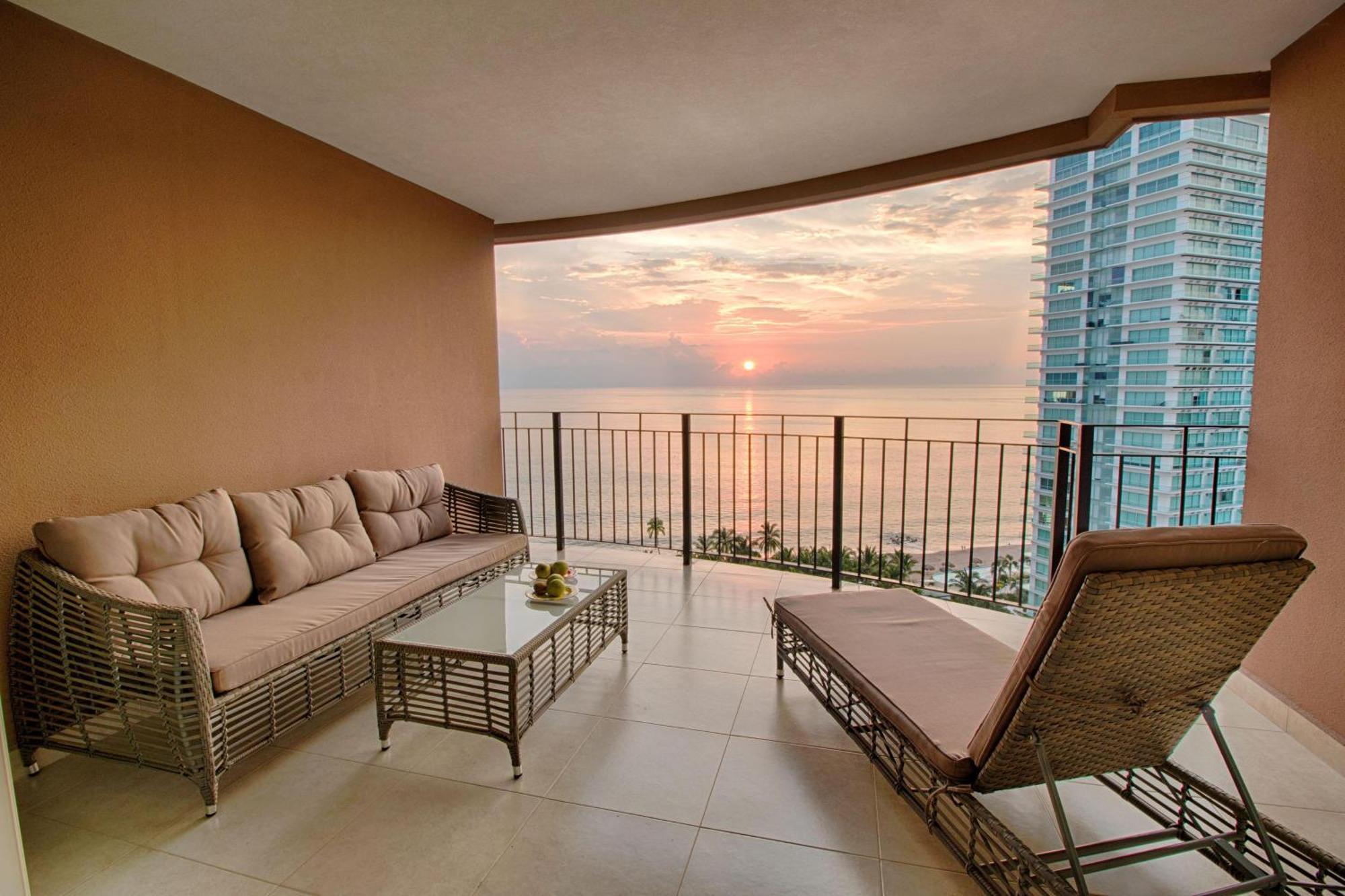 Beachfront 1br W/ Balcony & Resort-style Amenities Holiday home Puerto Vallarta