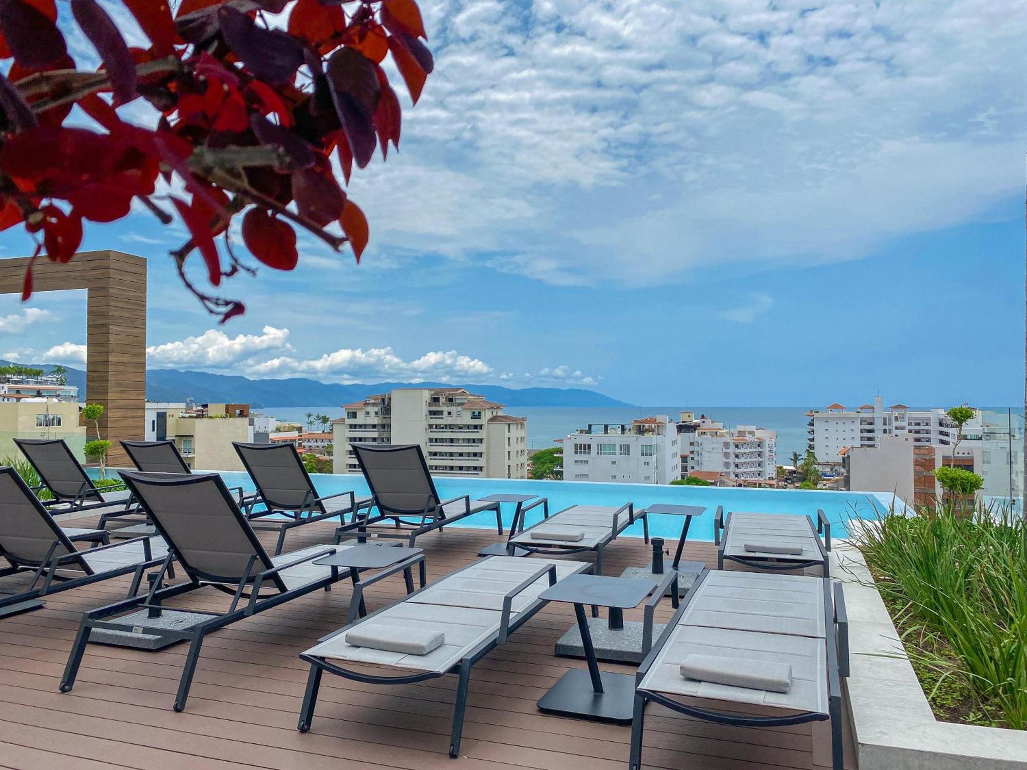 Holiday home Big Corner Balcony, Pool & Gym *