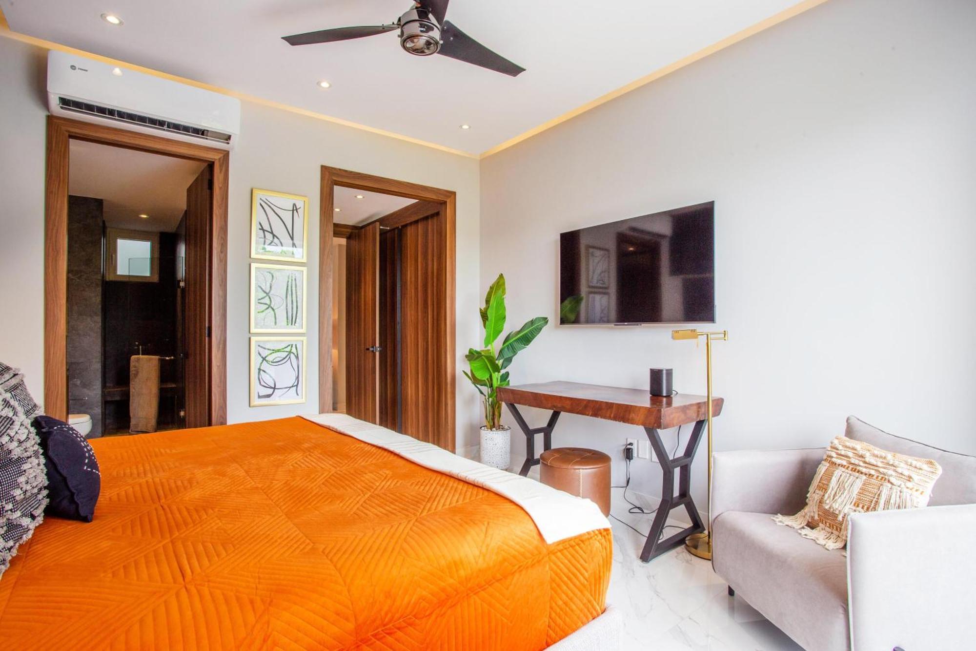 Big Corner Balcony, Pool & Gym