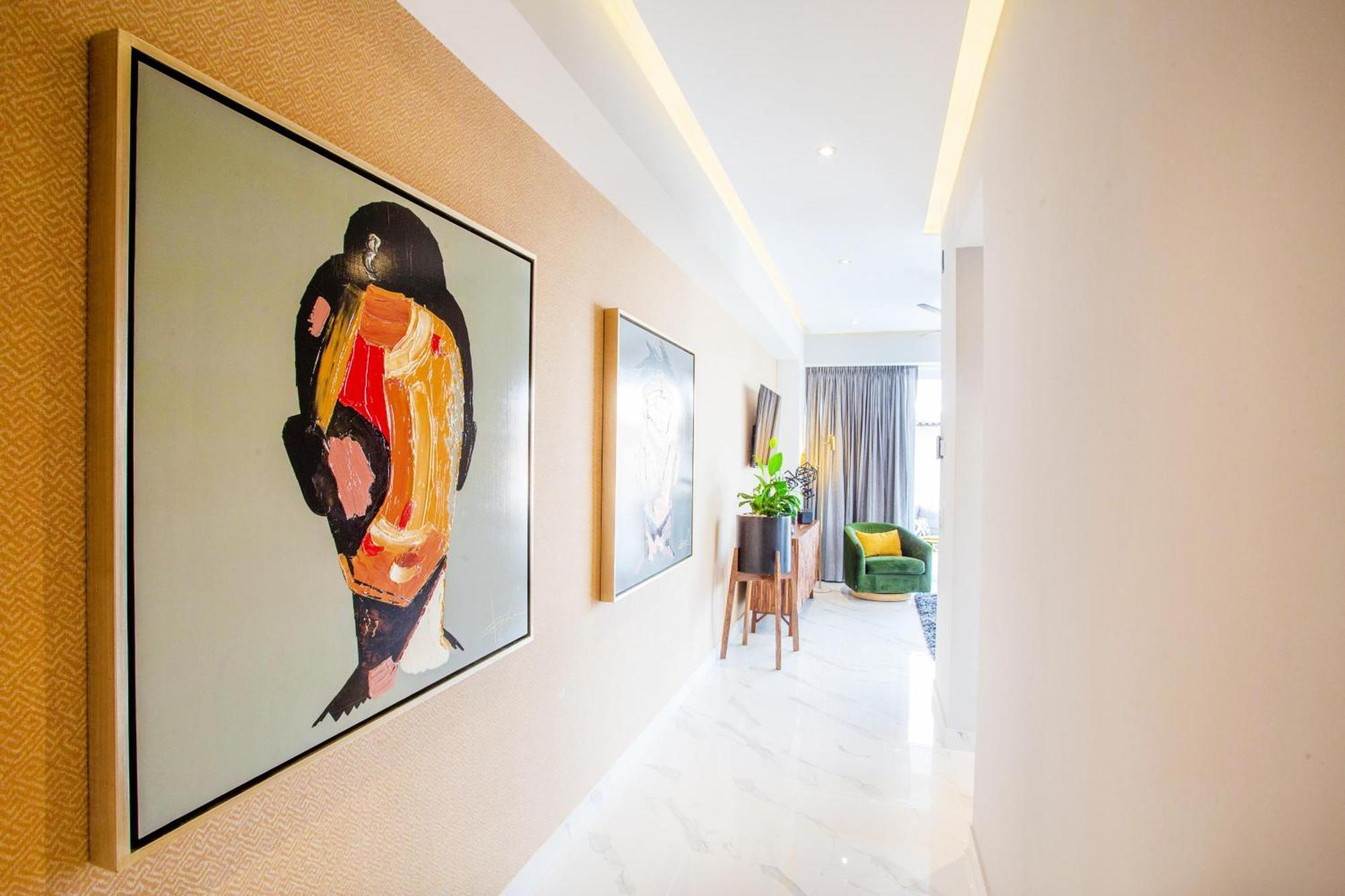 Big Corner Balcony, Pool & Gym Holiday home *