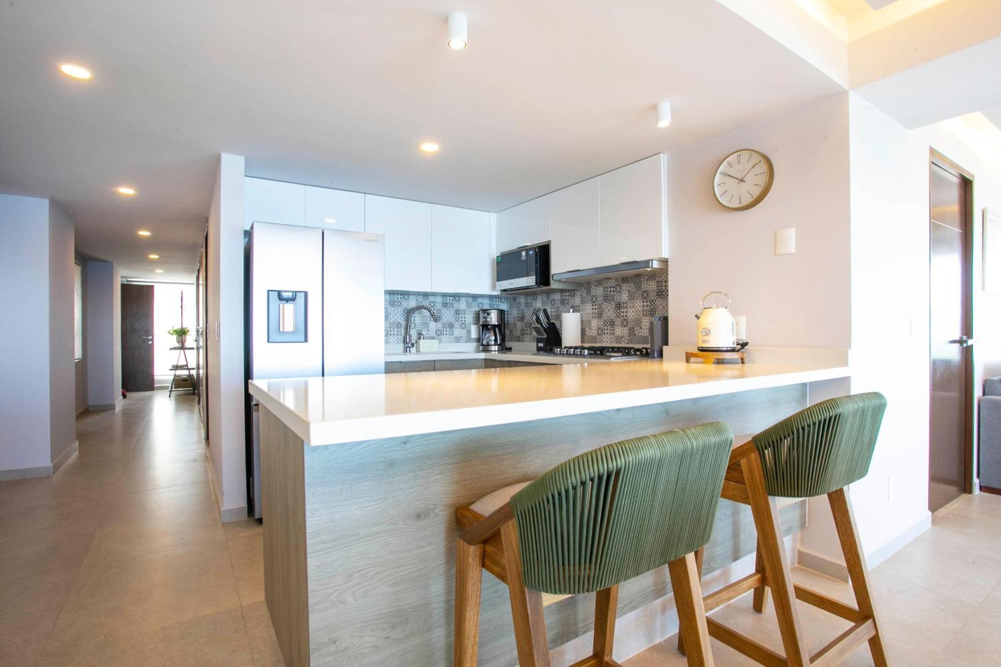 Holiday home Upscale Corner Unit With Large Wrap Around Balcony And Pools *