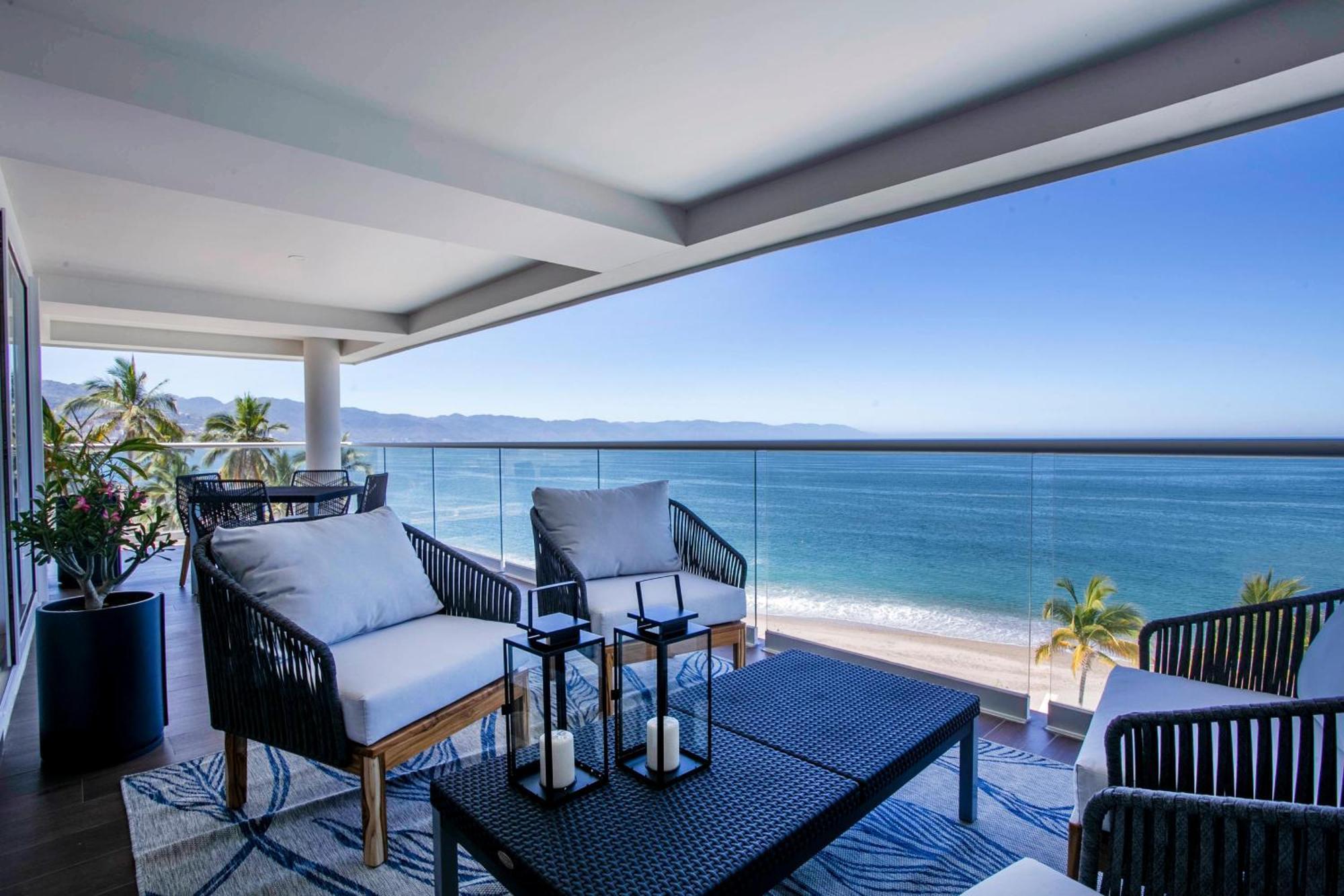 Holiday home Upscale Corner Unit With Large Wrap Around Balcony And Pools Puerto Vallarta