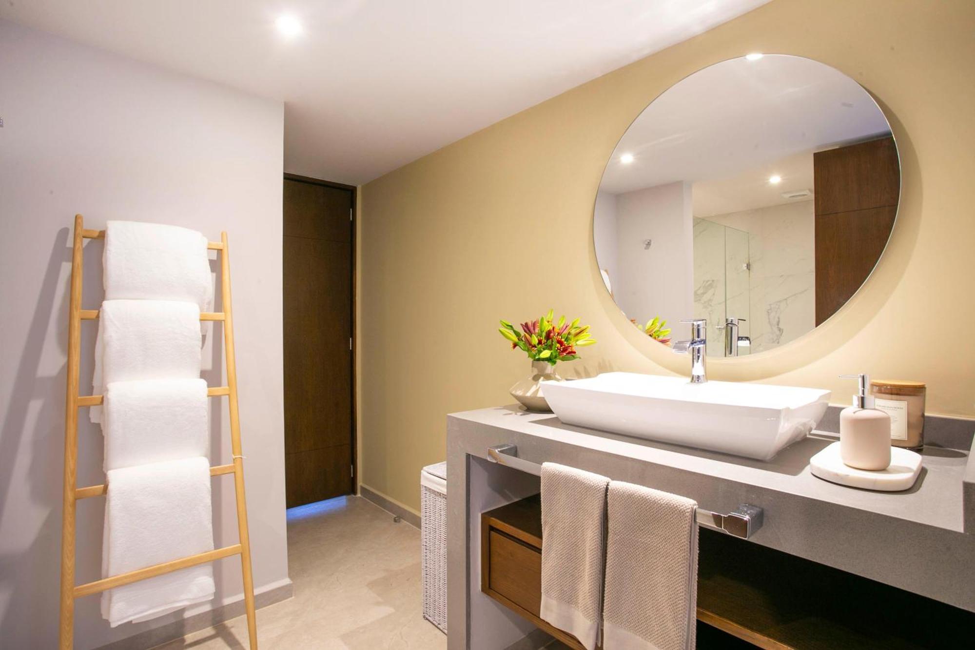 Upscale Corner Unit With Large Wrap Around Balcony And Pools *