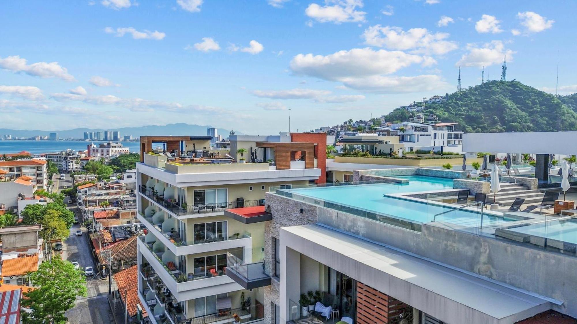 Relax In Style At Loft 268, Pool, Gym, Bbq Holiday home
