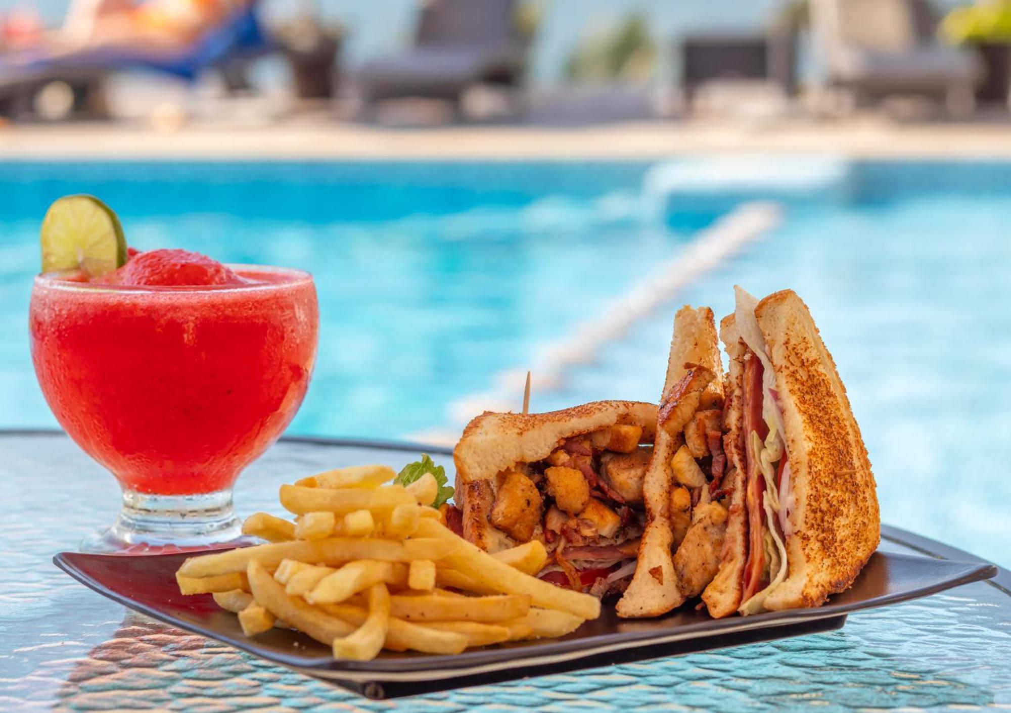 The Paramar Beachfront Boutique With Breakfast Included - Downtown Malecon Hotel