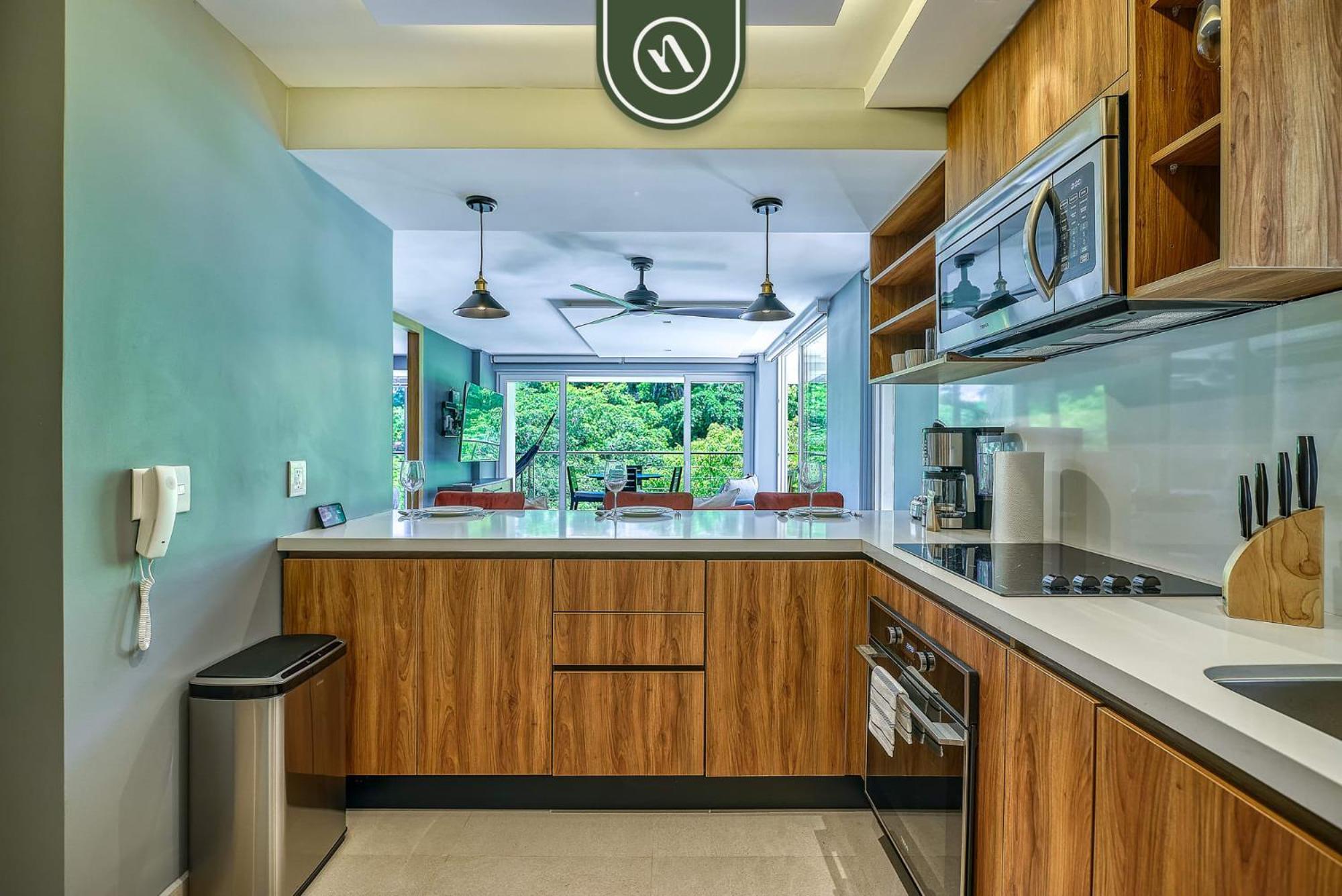 Mountain Retreat - 2 Bedroom - Oceanview Pool *