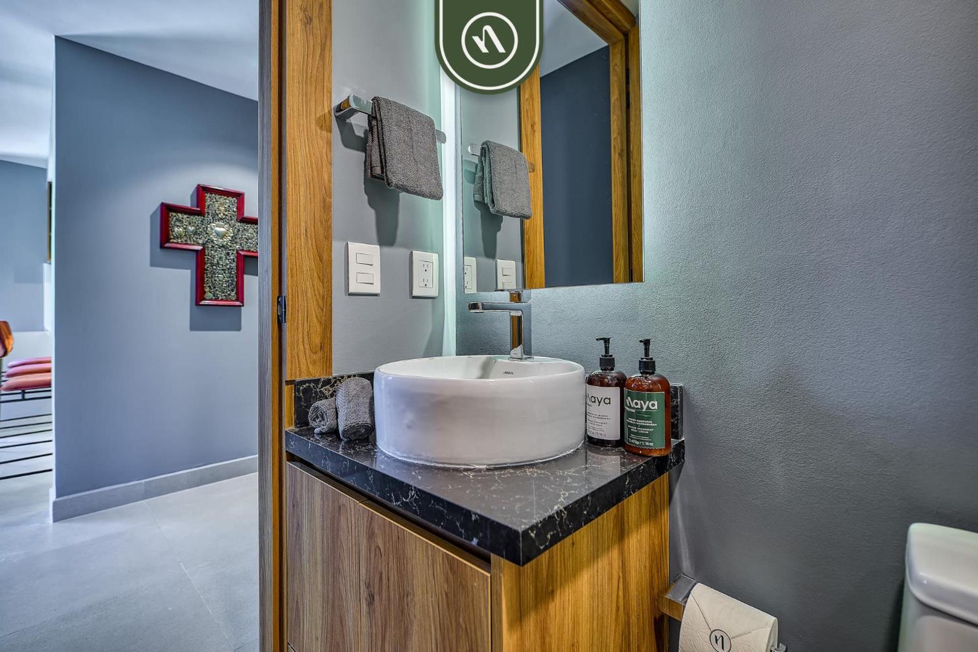 Mountain Retreat - 2 Bedroom - Oceanview Pool *