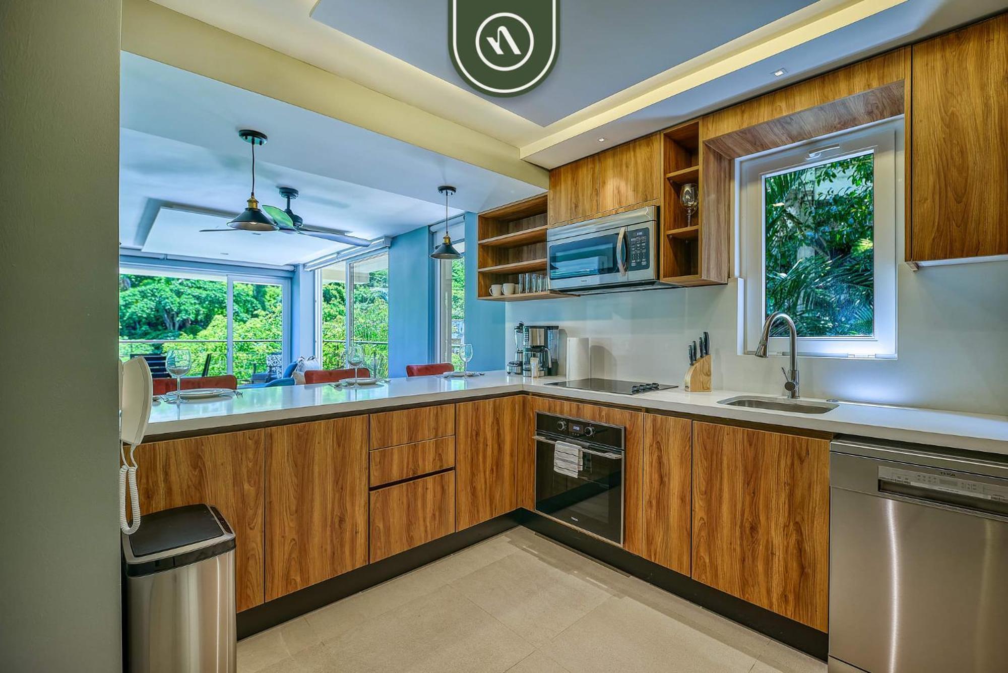Mountain Retreat - 2 Bedroom - Oceanview Pool