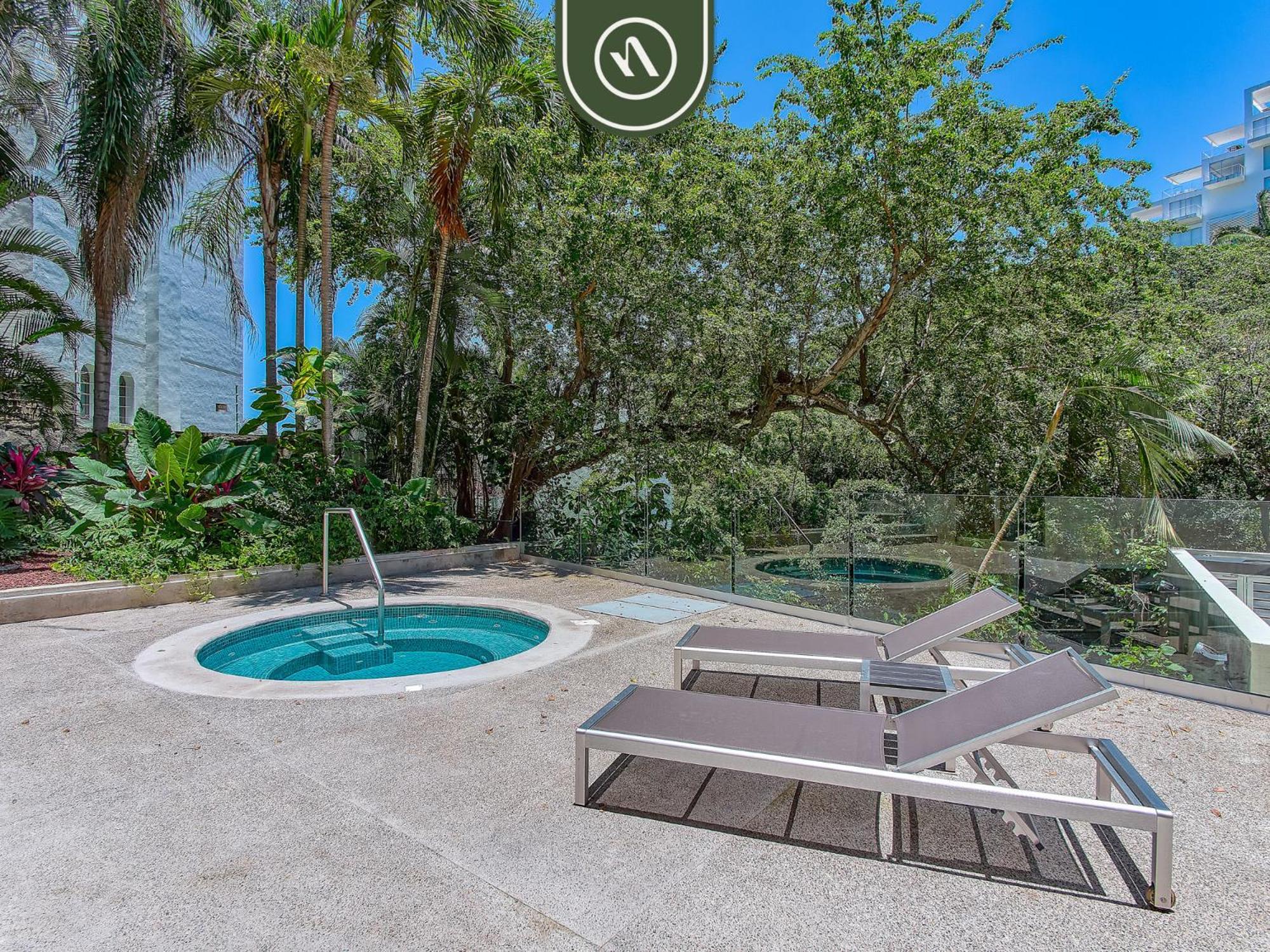 Mountain Retreat - 2 Bedroom - Oceanview Pool Apartment