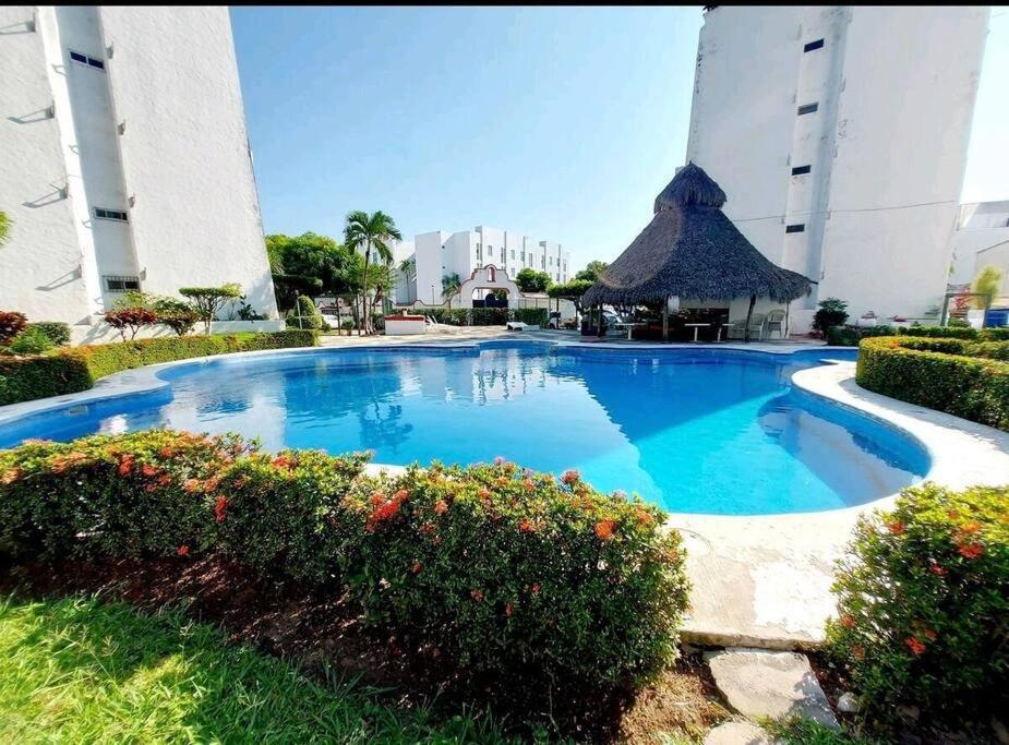 Familiar, Amplio Y Con Alberca Puerto Vallarta