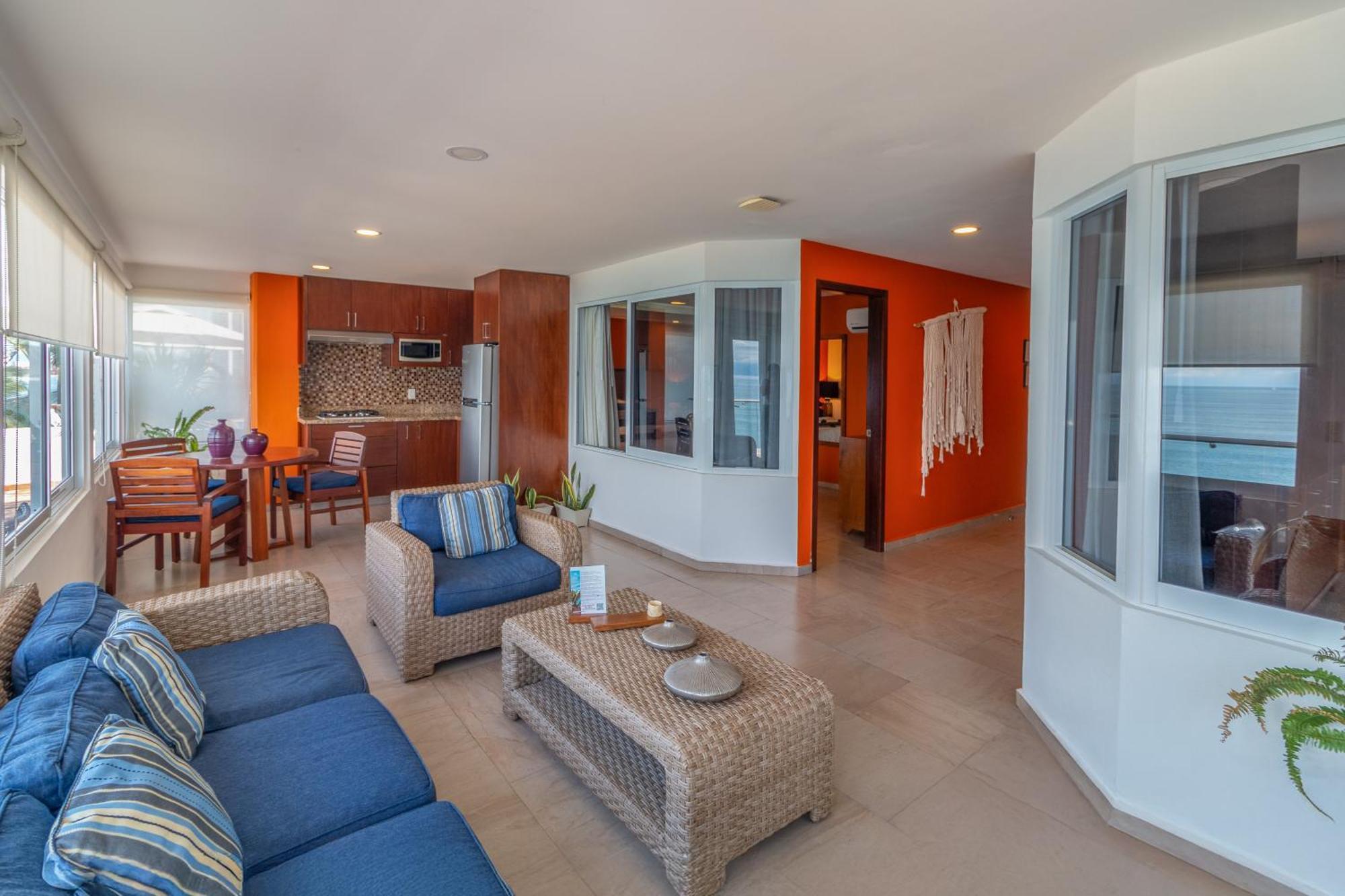 The Paramar Beachfront Boutique With Breakfast Included - Downtown Malecon