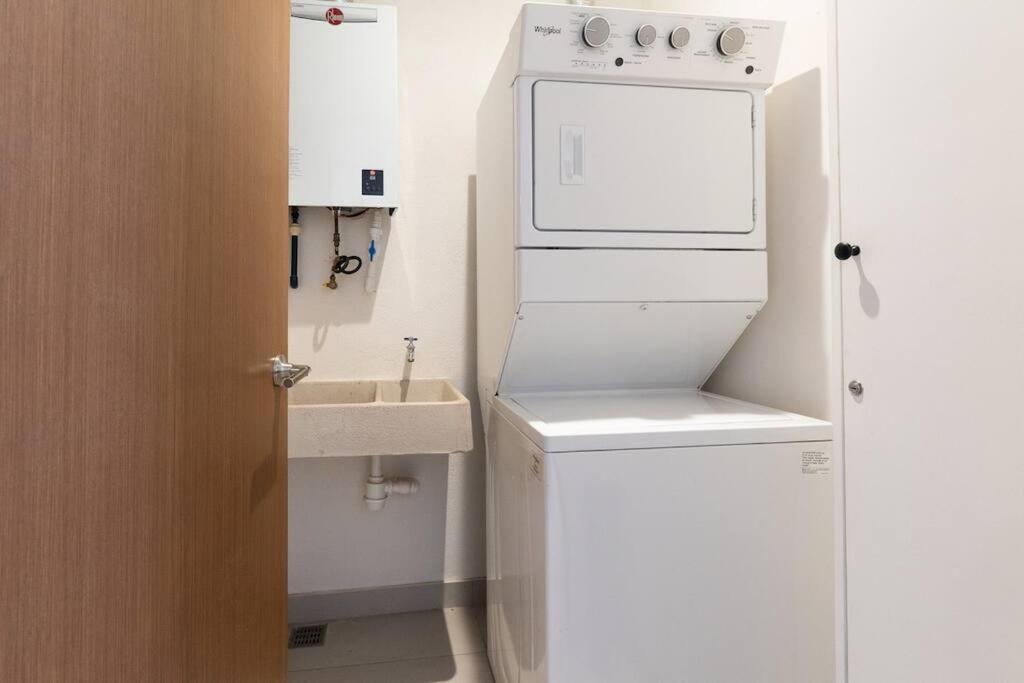 Great Location Great Amenities Sleeps 6, Roma #302 Apartment