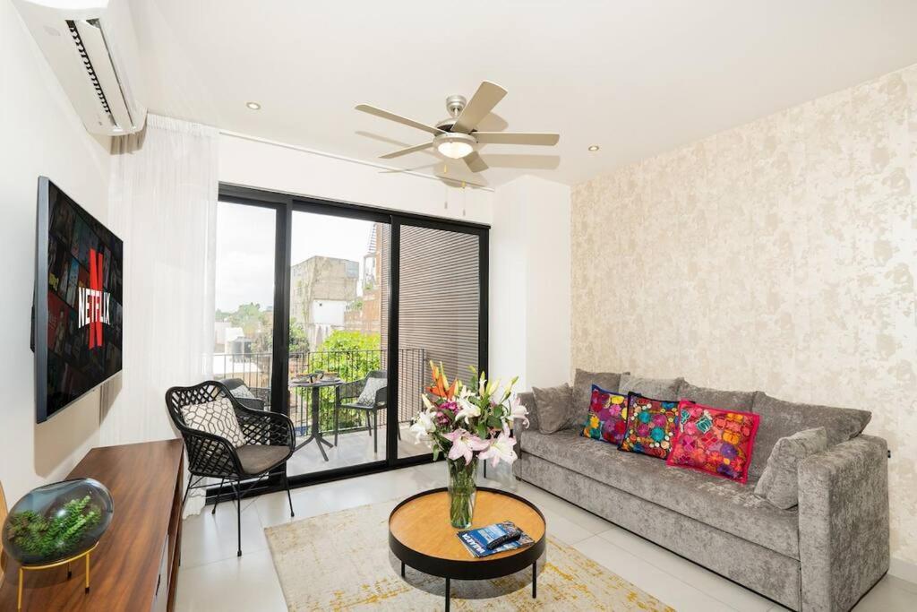 Great Location Great Amenities Sleeps 6, Roma #302 Apartment