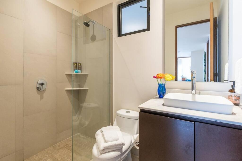 Apartment Great Location Great Amenities Sleeps 6, Roma #302 *