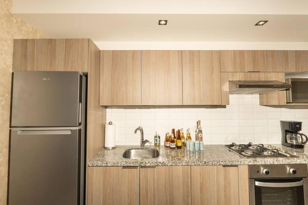 Great Location Great Amenities Sleeps 6, Roma #302 *