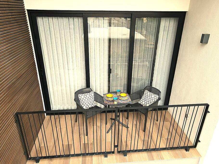Apartment Great Location Great Amenities Sleeps 6, Roma #302 *