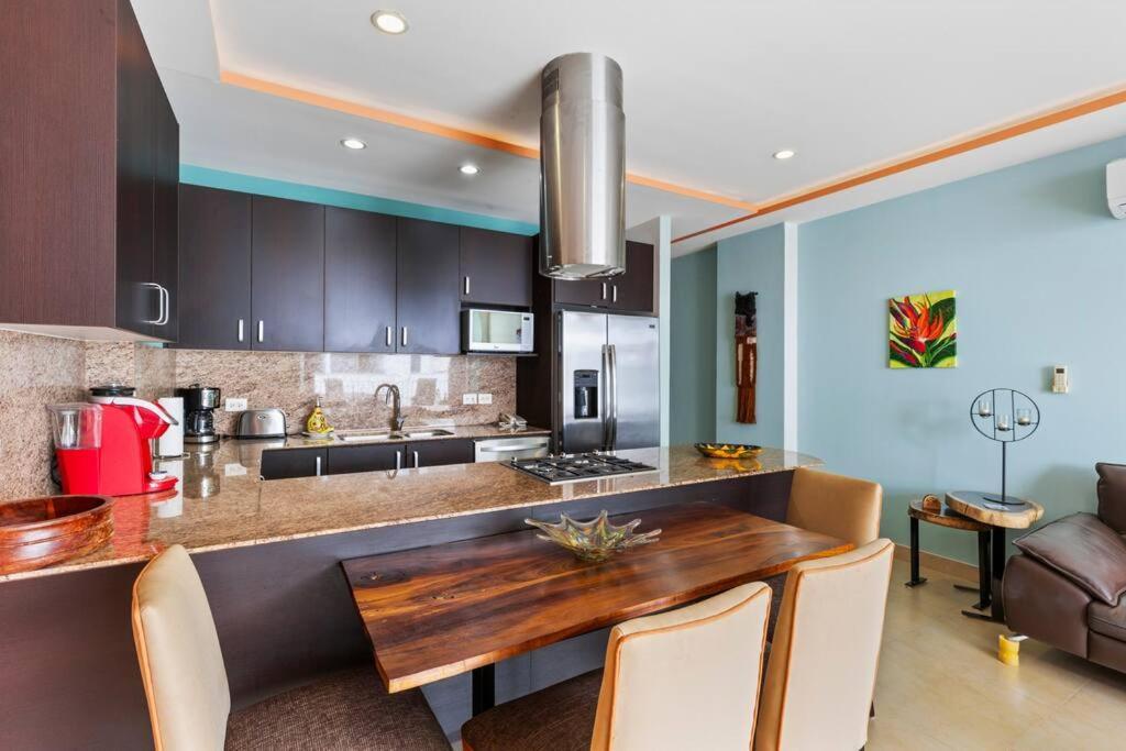 Luxury Rz 1 Block From Beach!
