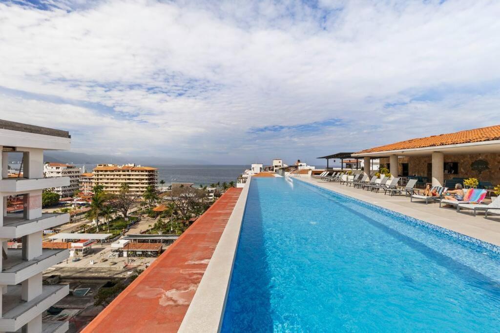 Apartment Luxury Rz 1 Block From Beach!