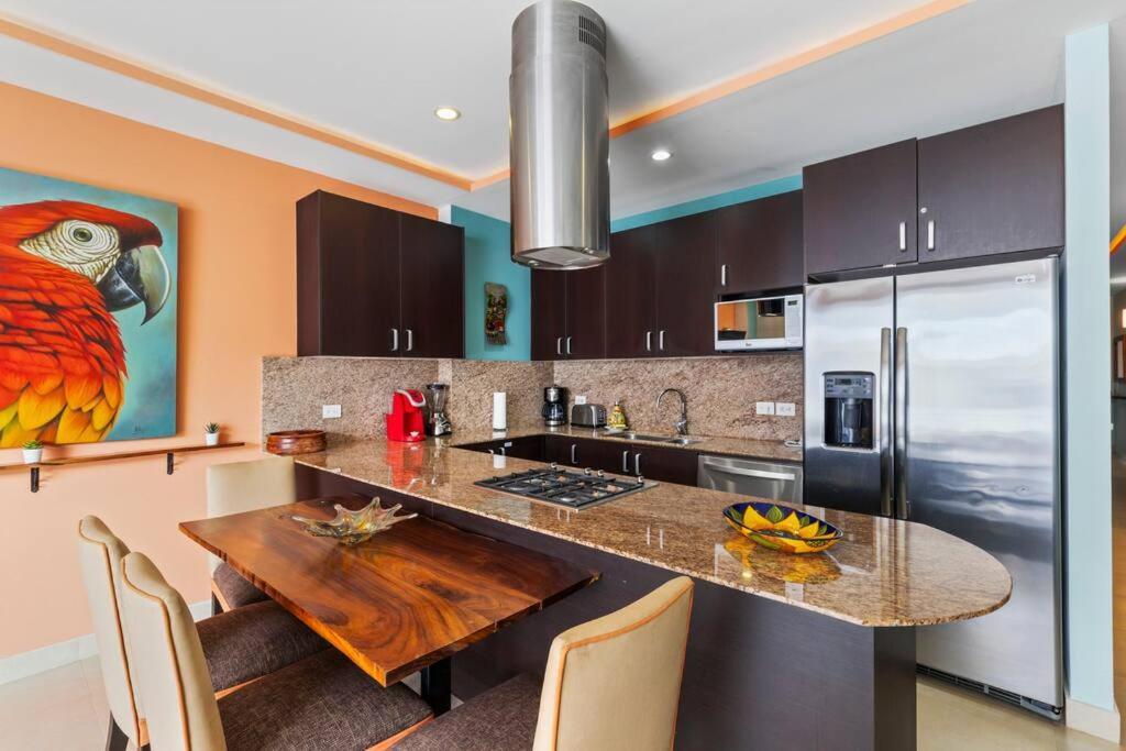 Luxury Rz 1 Block From Beach!