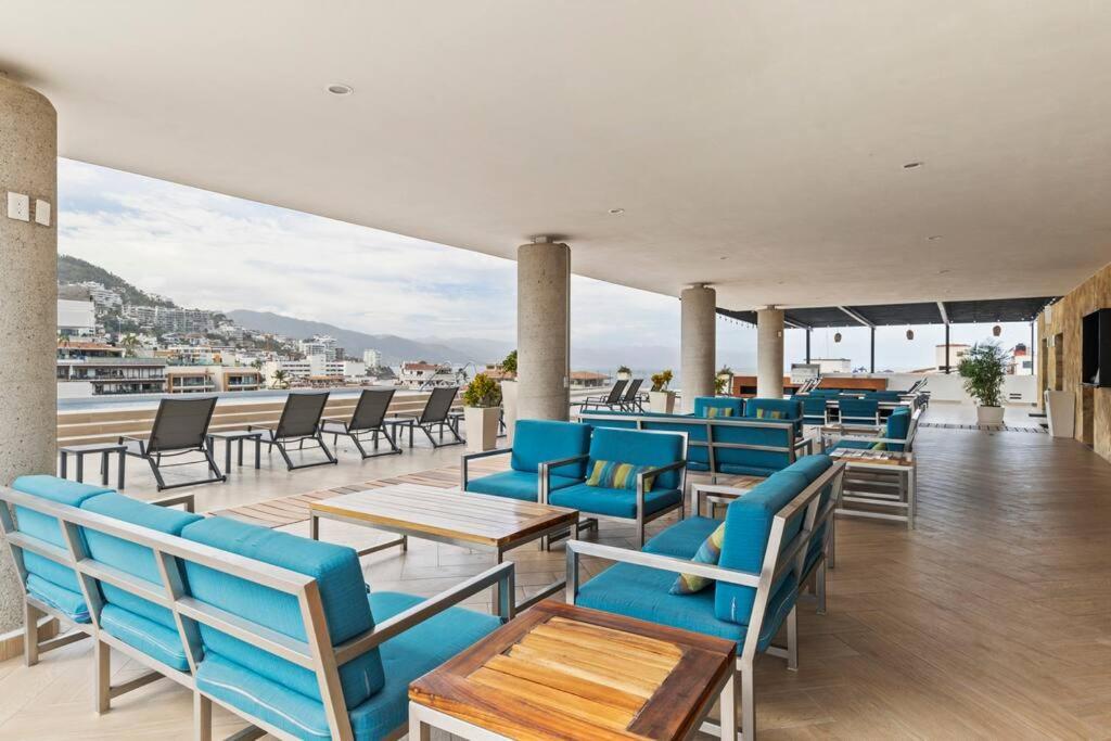 Apartment Luxury Rz 1 Block From Beach! *