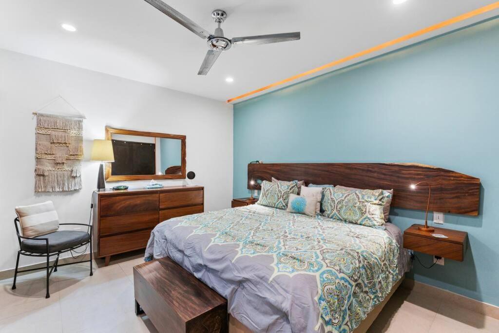 Luxury Rz 1 Block From Beach! *