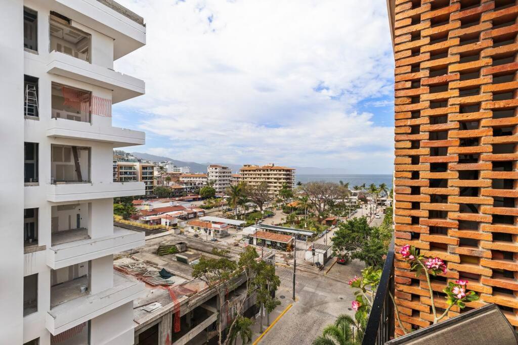Apartment Luxury Rz 1 Block From Beach! *