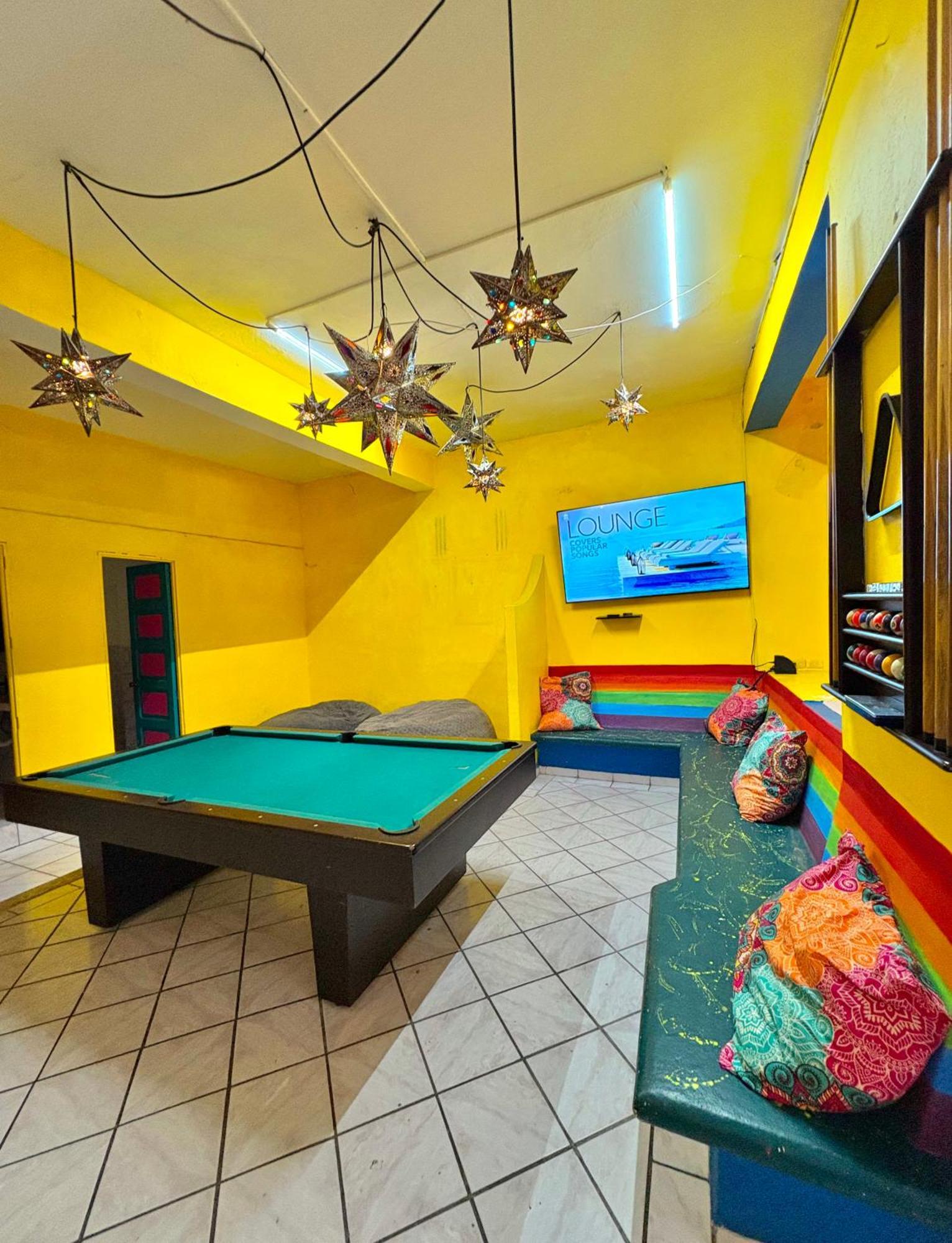 Casa Frida Gaylodging Hostel *