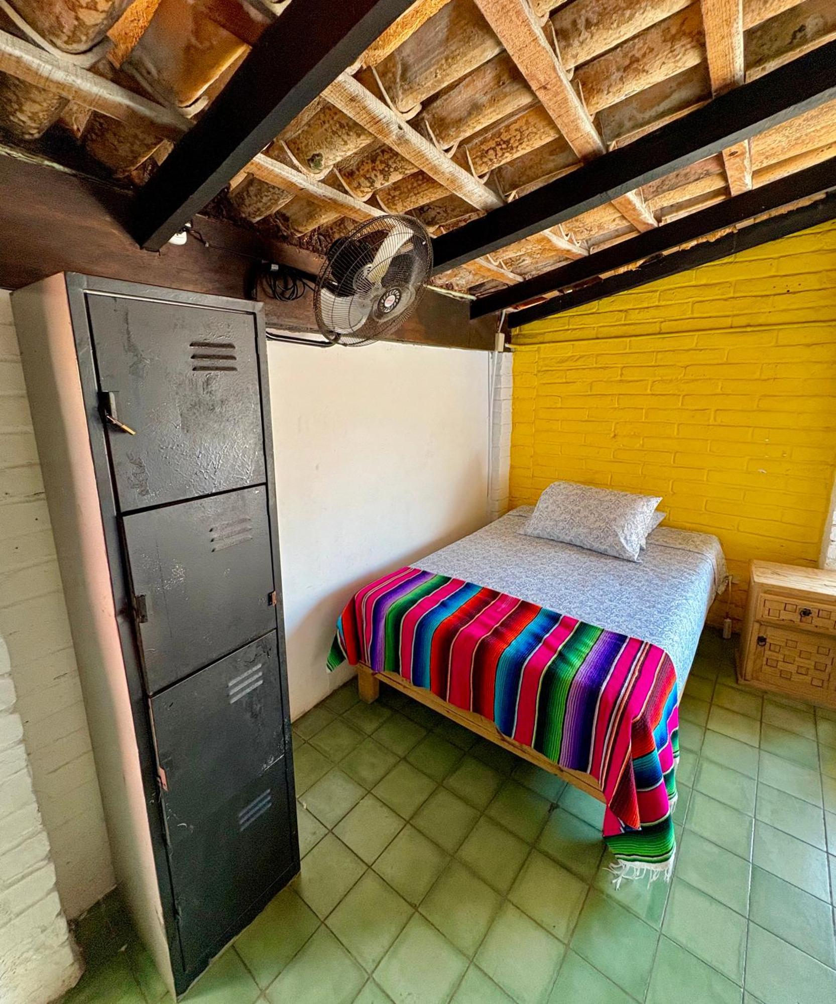 Casa Frida Gaylodging Hostel *