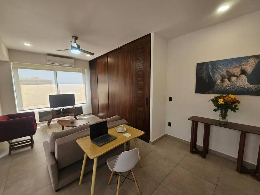 Estudio De Ensueno Con Alberca 303