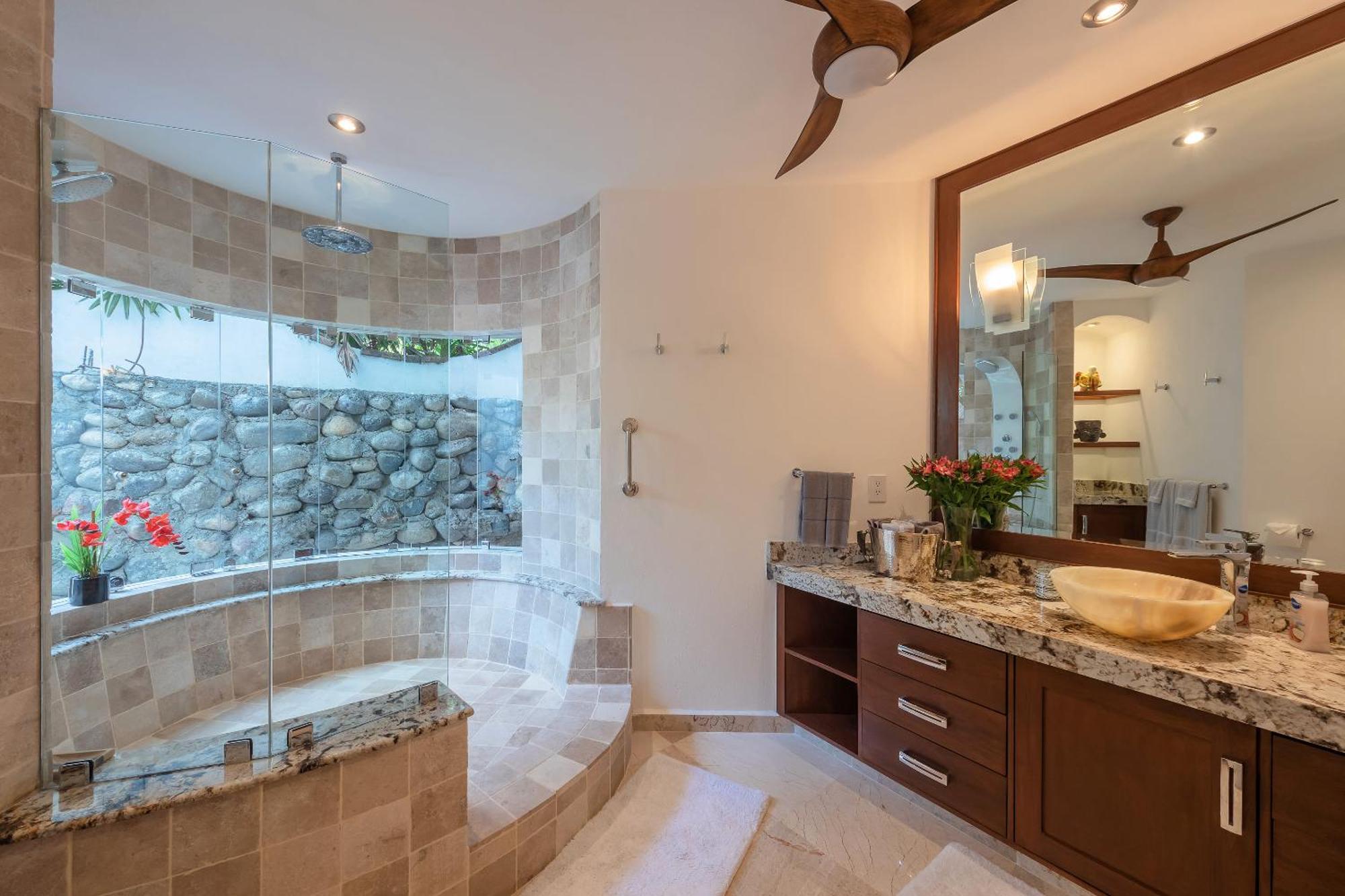 Stylish Poolside With Sea Views Apple Tv Apartment *