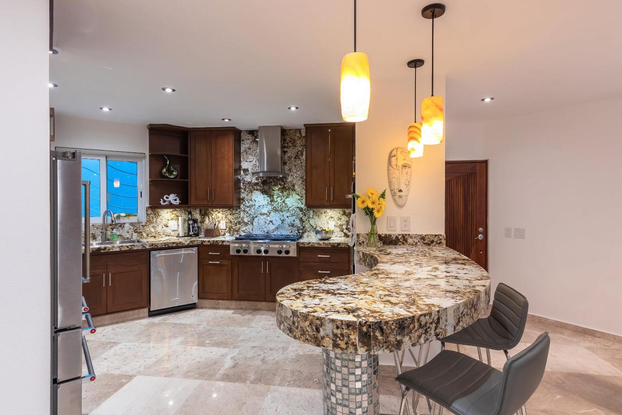 Stylish Poolside With Sea Views Apple Tv Apartment *