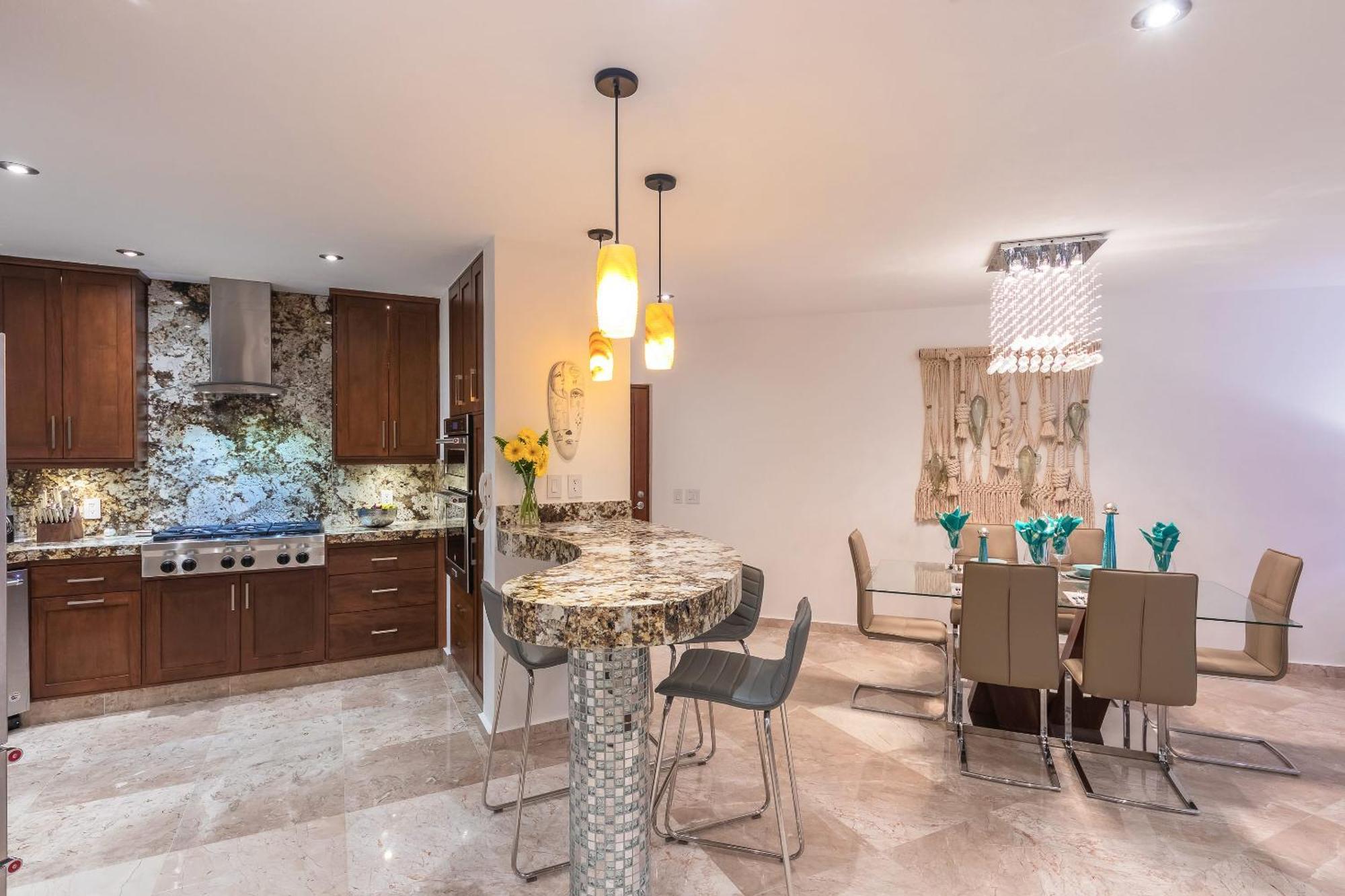 Stylish Poolside With Sea Views Apple Tv Apartment *