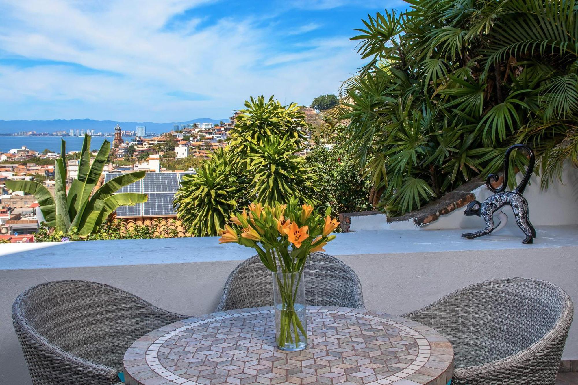Stylish Poolside With Sea Views Apple Tv