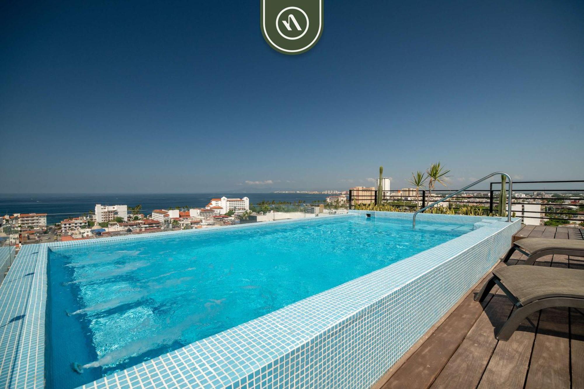 Centric In Pv Downtown - Private Patio - Pool *