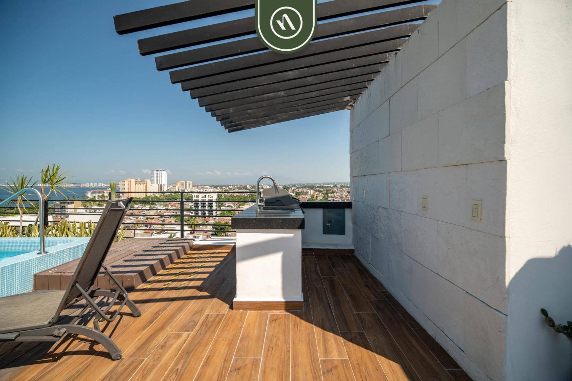 Apartment Centric In Pv Downtown - Private Patio - Pool *