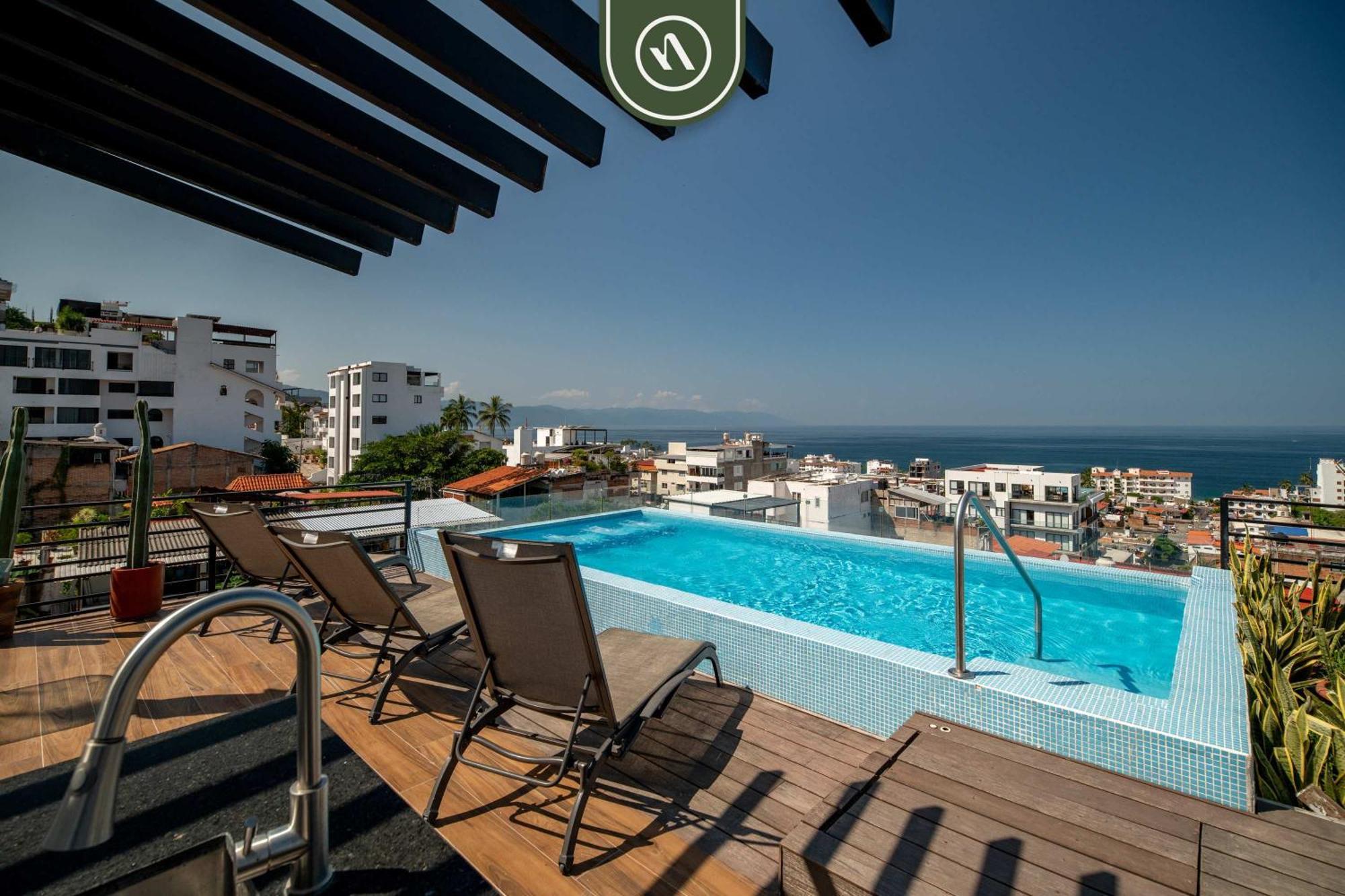 Apartment Centric In Pv Downtown - Private Patio - Pool *