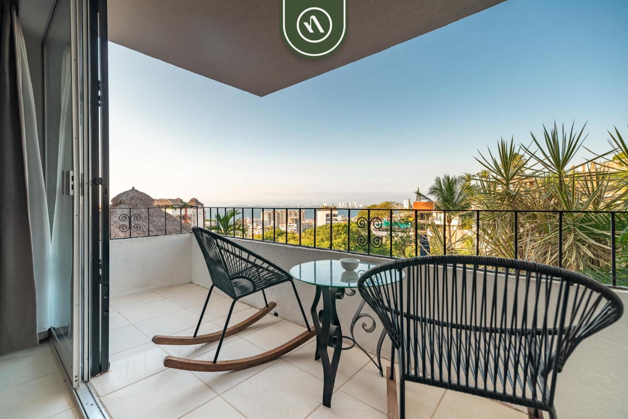 Apartment Two Story With Amazing Ocean-sunset Views