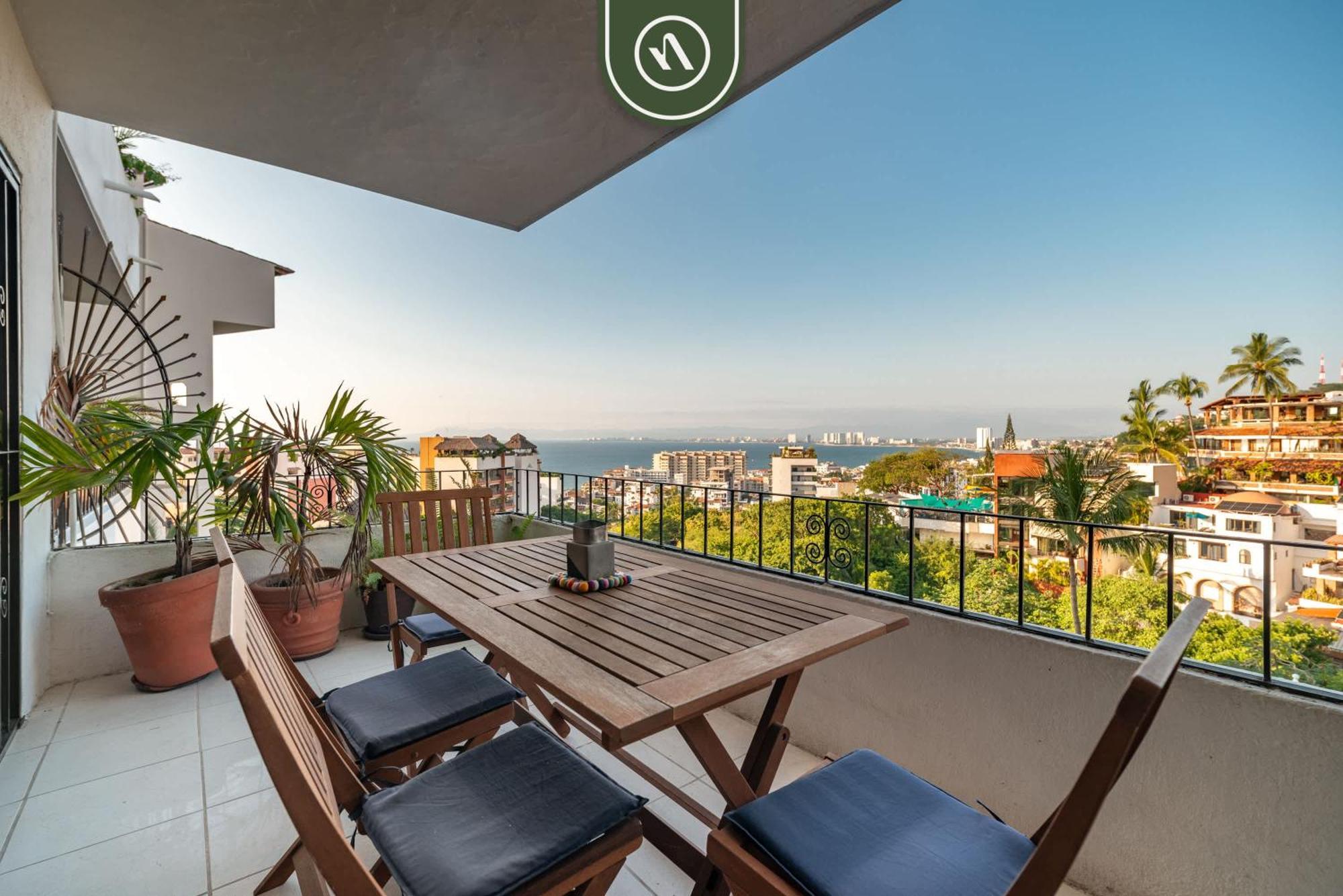 Apartment Two Story With Amazing Ocean-sunset Views