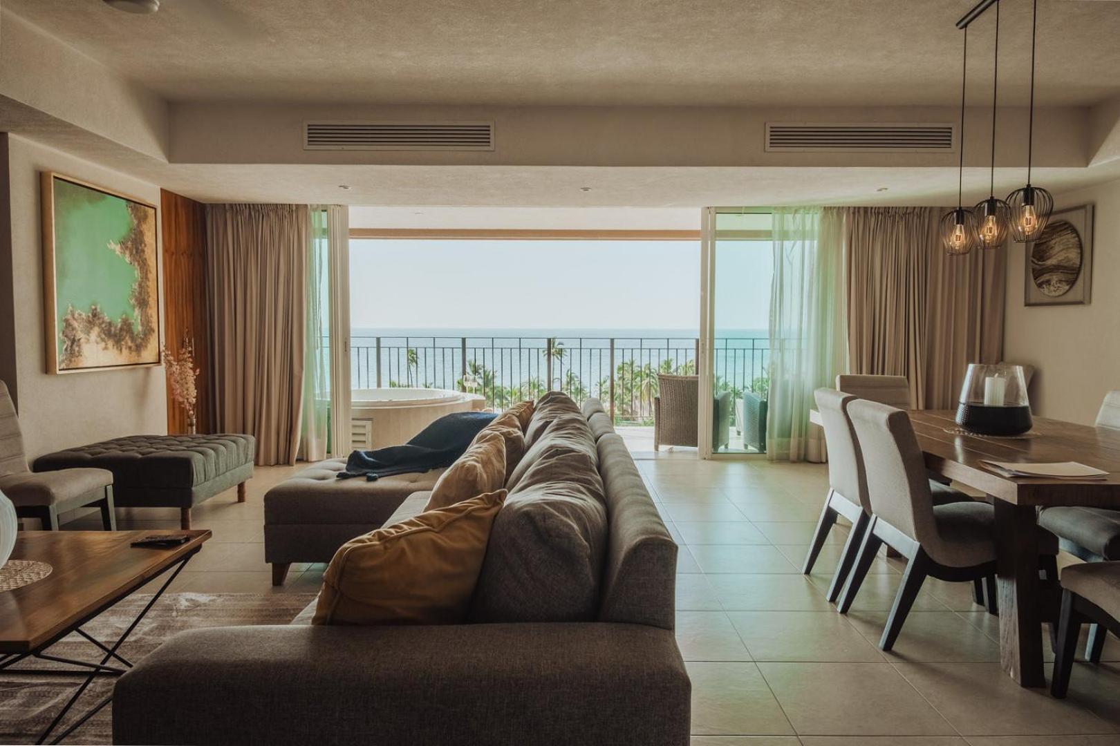 Grand Venetian Beachfront *