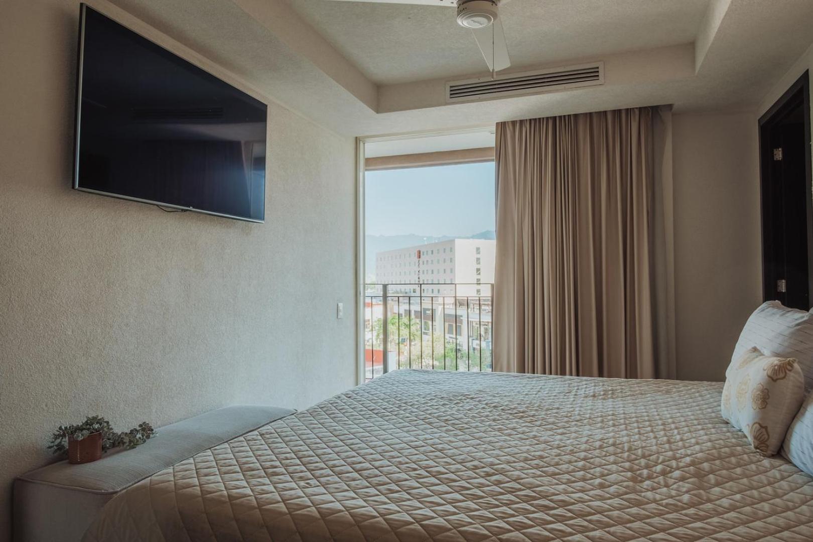 Grand Venetian Beachfront *
