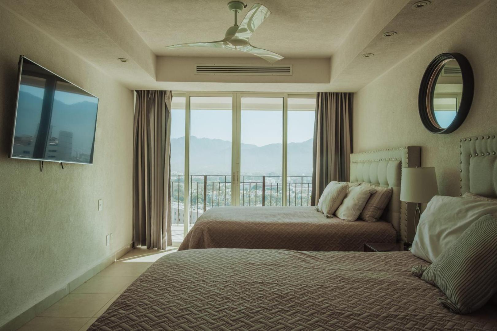 Grand Venetian Beachfront Apartment *
