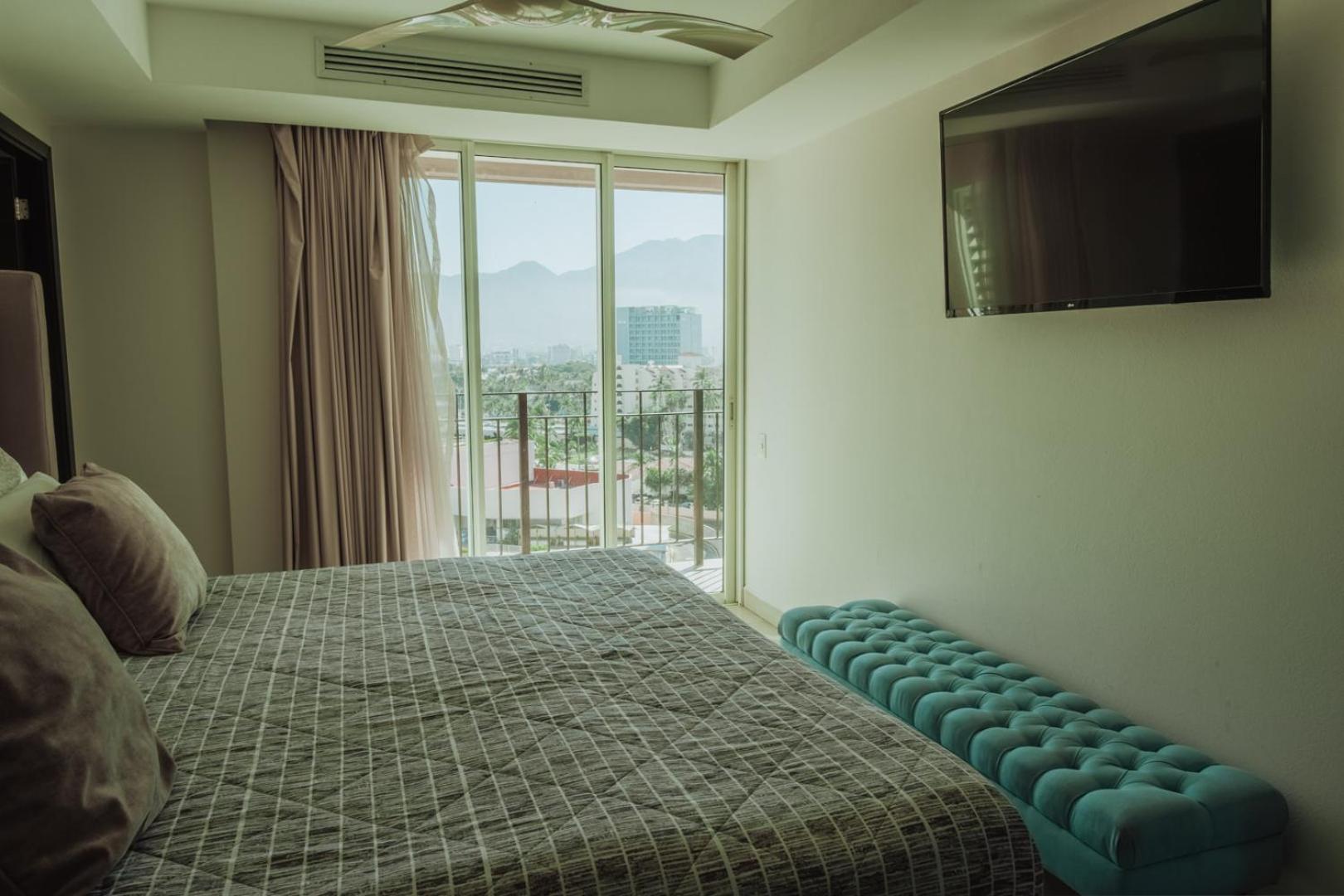 Grand Venetian Beachfront Apartment Puerto Vallarta