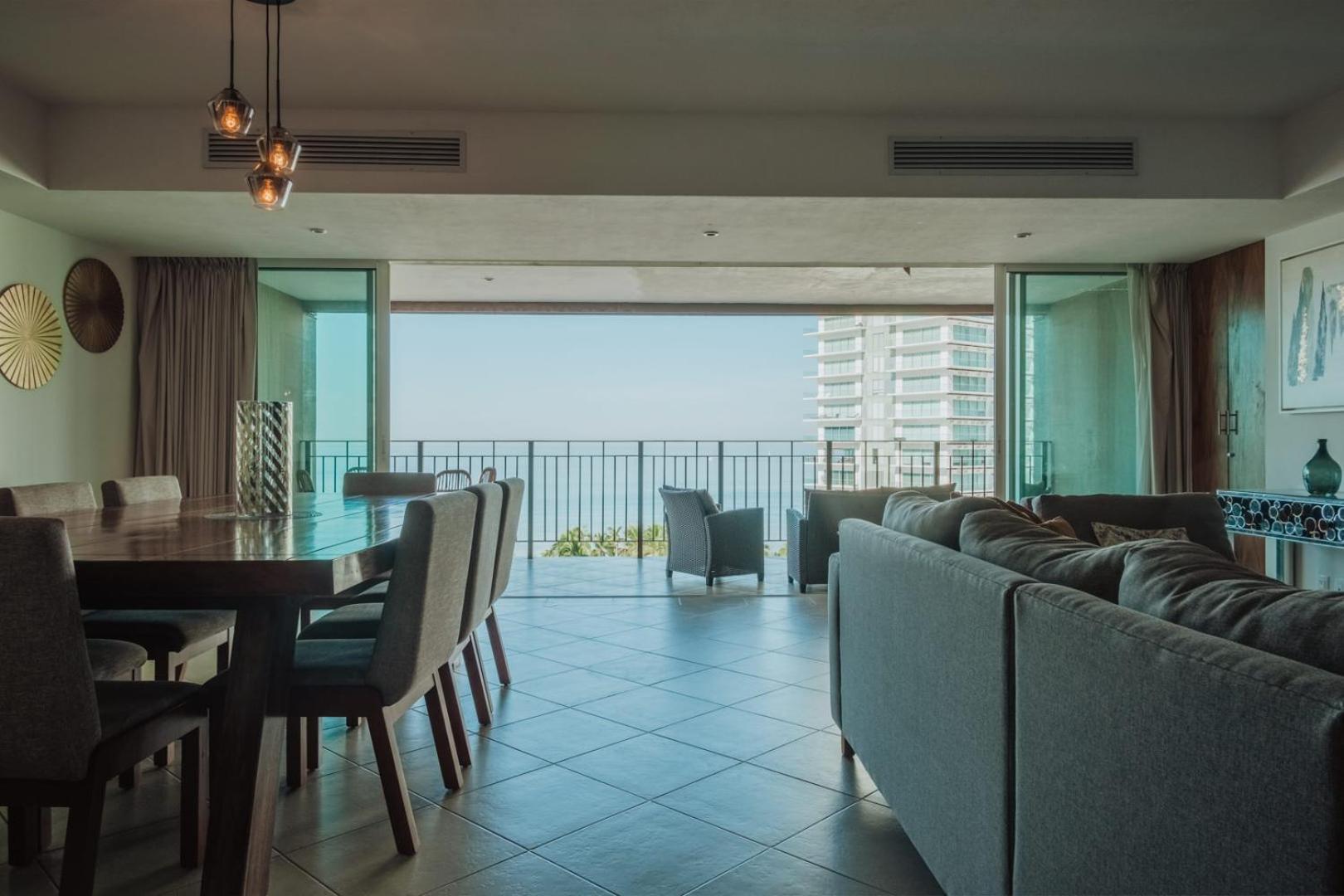Grand Venetian Beachfront *