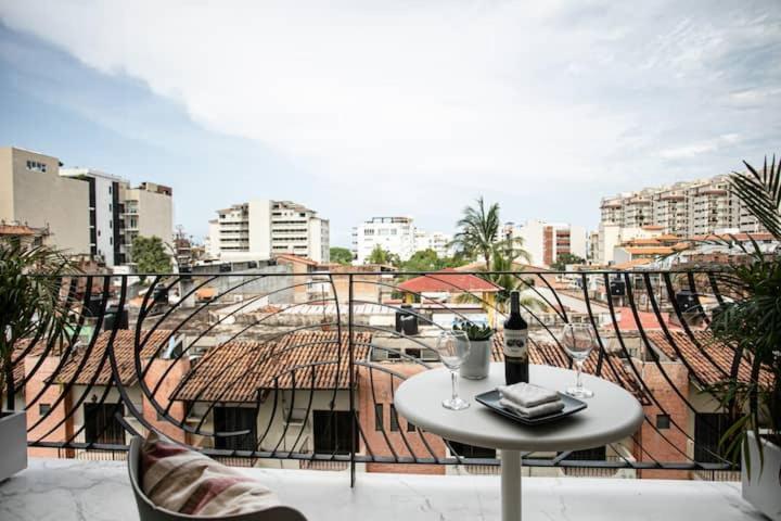 Apartment Desire Romantic Zone Gym Rooftop Pool *