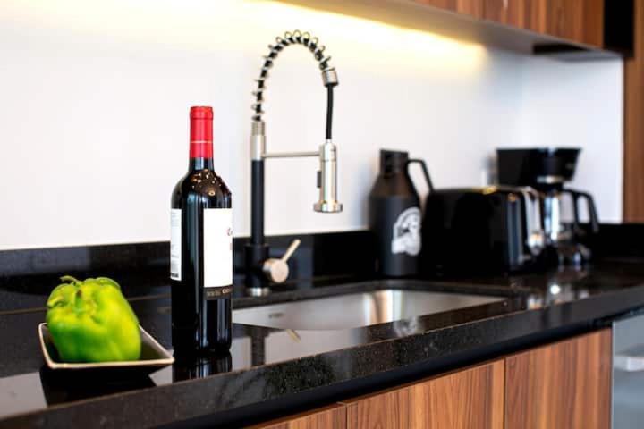 Desire Romantic Zone Gym Rooftop Pool Apartment *