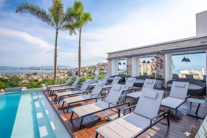 Desire Romantic Zone Gym Rooftop Pool Apartment *